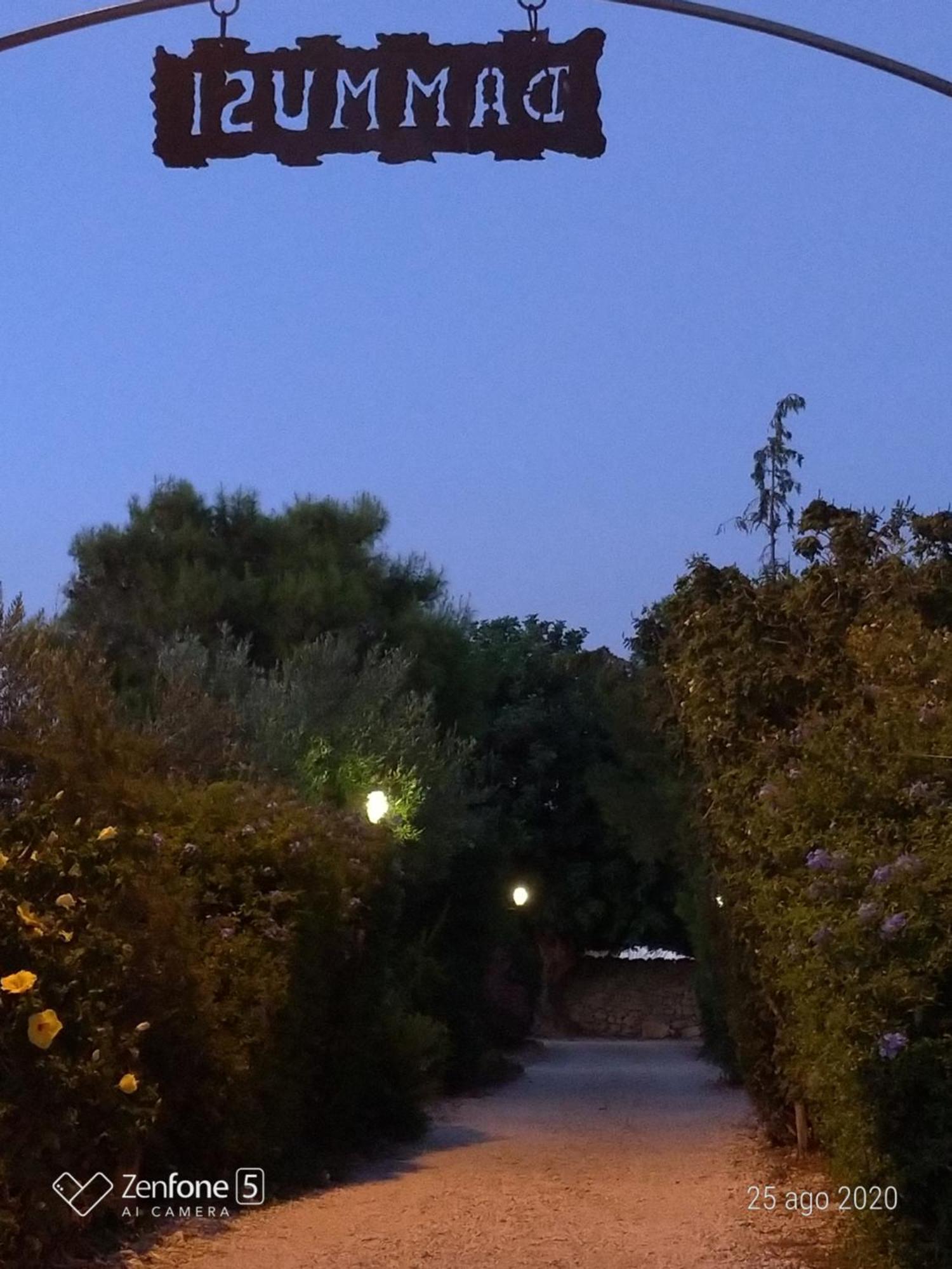 הוילה סנטה קרוצ'ה קמרינה I Dammusi מראה חיצוני תמונה