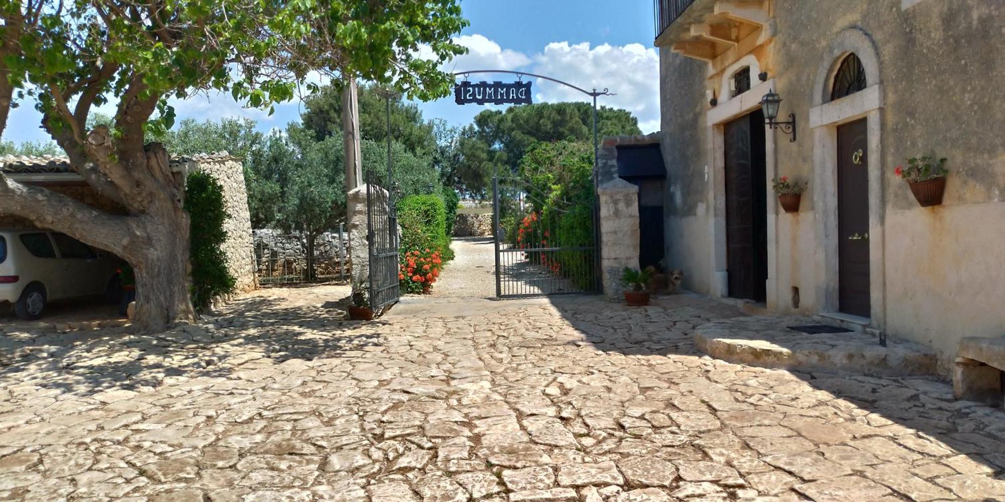 הוילה סנטה קרוצ'ה קמרינה I Dammusi מראה חיצוני תמונה