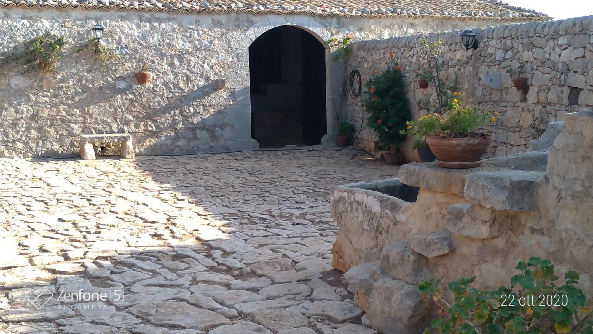הוילה סנטה קרוצ'ה קמרינה I Dammusi מראה חיצוני תמונה